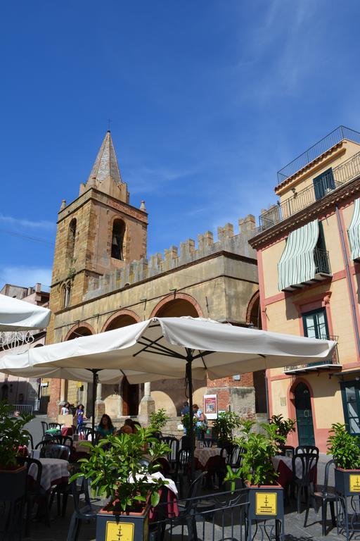 The House Of Castle Apartments Castelbuono  Esterno foto