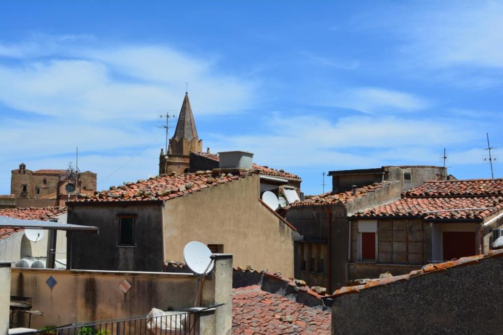 The House Of Castle Apartments Castelbuono  Esterno foto